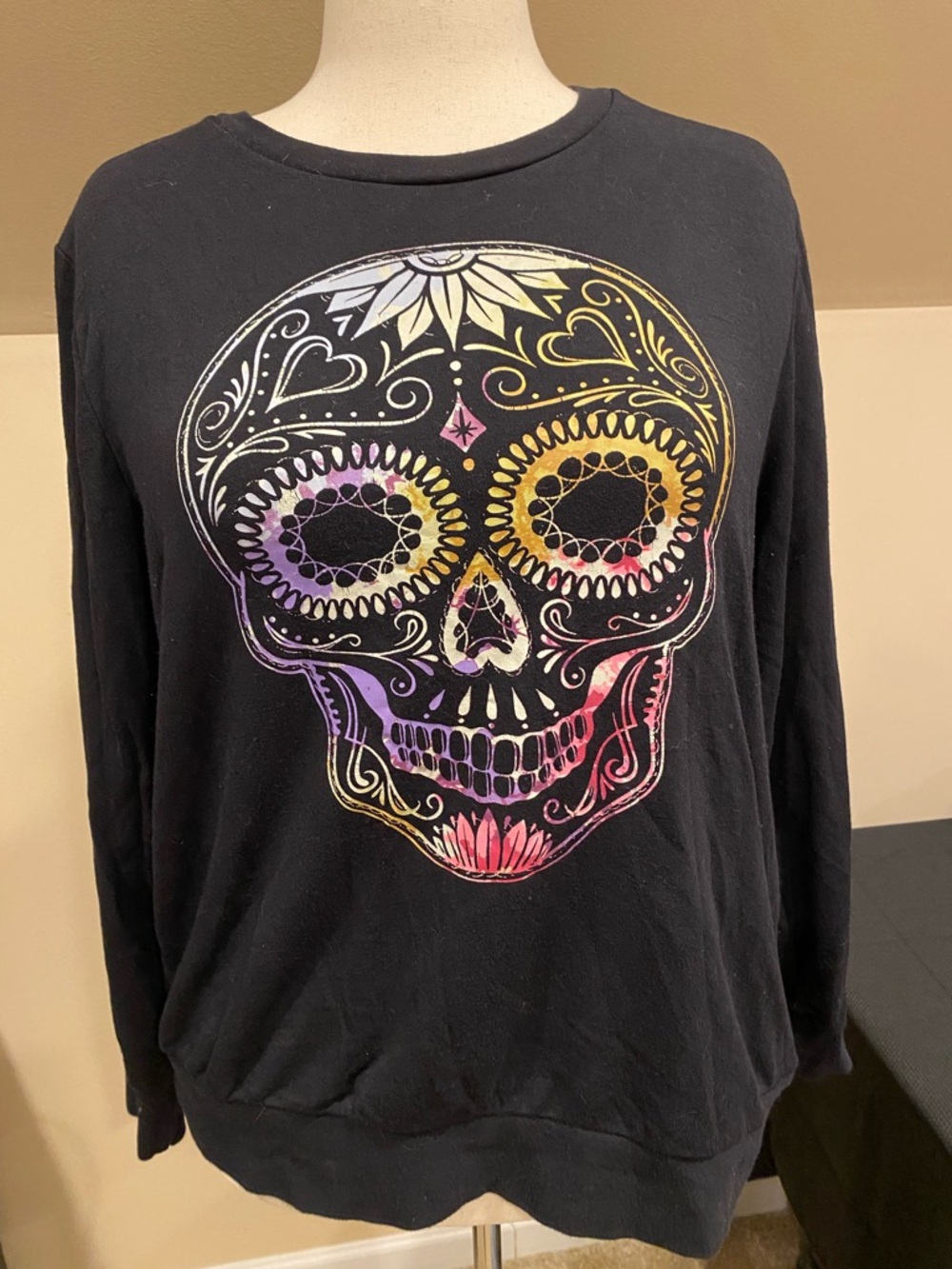 Torrid sleep, Black Sweatshirt w Multicolor Sugar Skull Graphic,size1 (14/16)